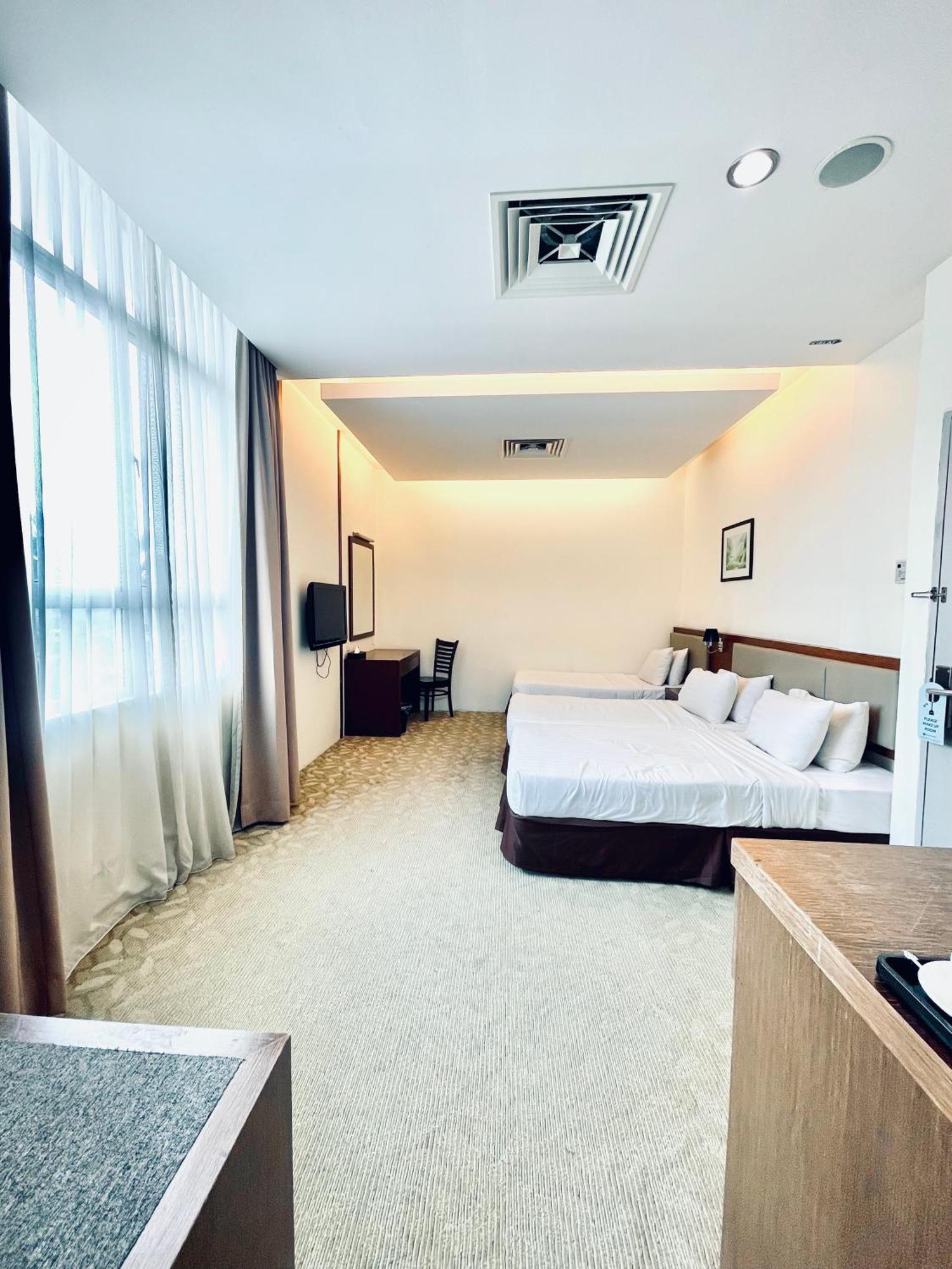 Family Room,1645667572:JPEG